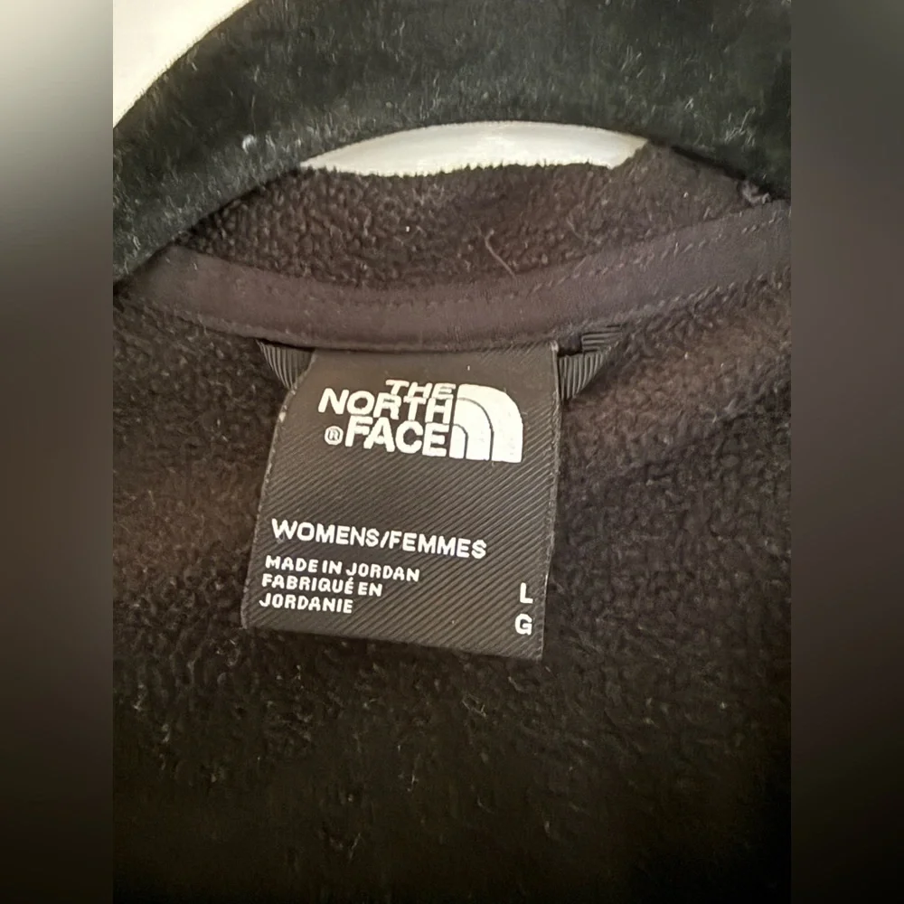 The North Face Women's Black lightweight Zip Up - Picture 3 of 5